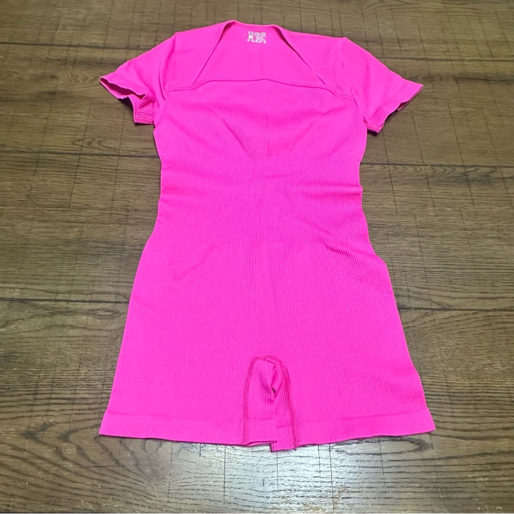 OQQ Bright Pink Short-Sleeve Square Neck Romper Medium NWOT